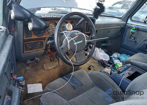 1993 Dodge D-Series D200 z USA, uszkodzony, nr VIN 3B7KE23C0PM138396